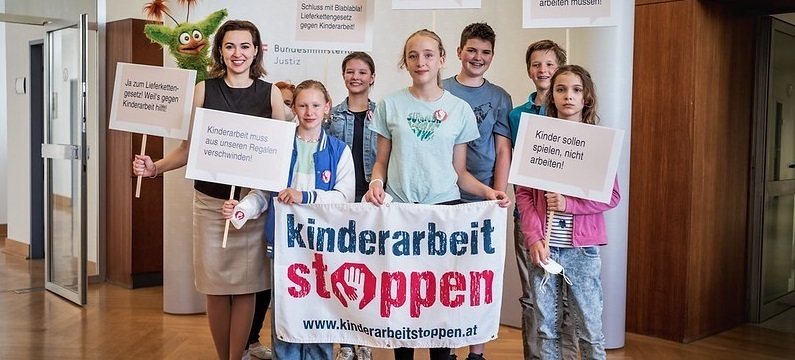 Justizministerin Zadic unterstützt Initiative 'Kinderarbeit stoppen'